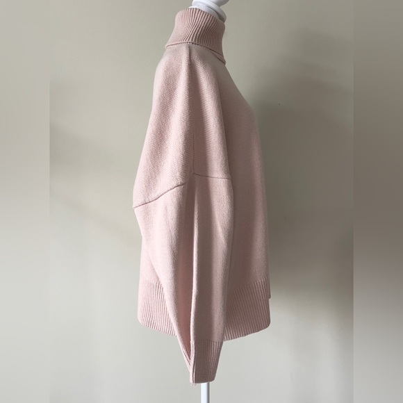 Topshop Oversized Turtleneck Soft Pink Long Sleeve Sweater EUC Size Small - Picture 3 of 6